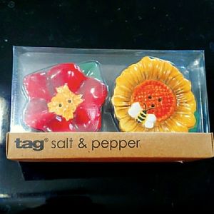 NEW Salt  & pepper shaker SET